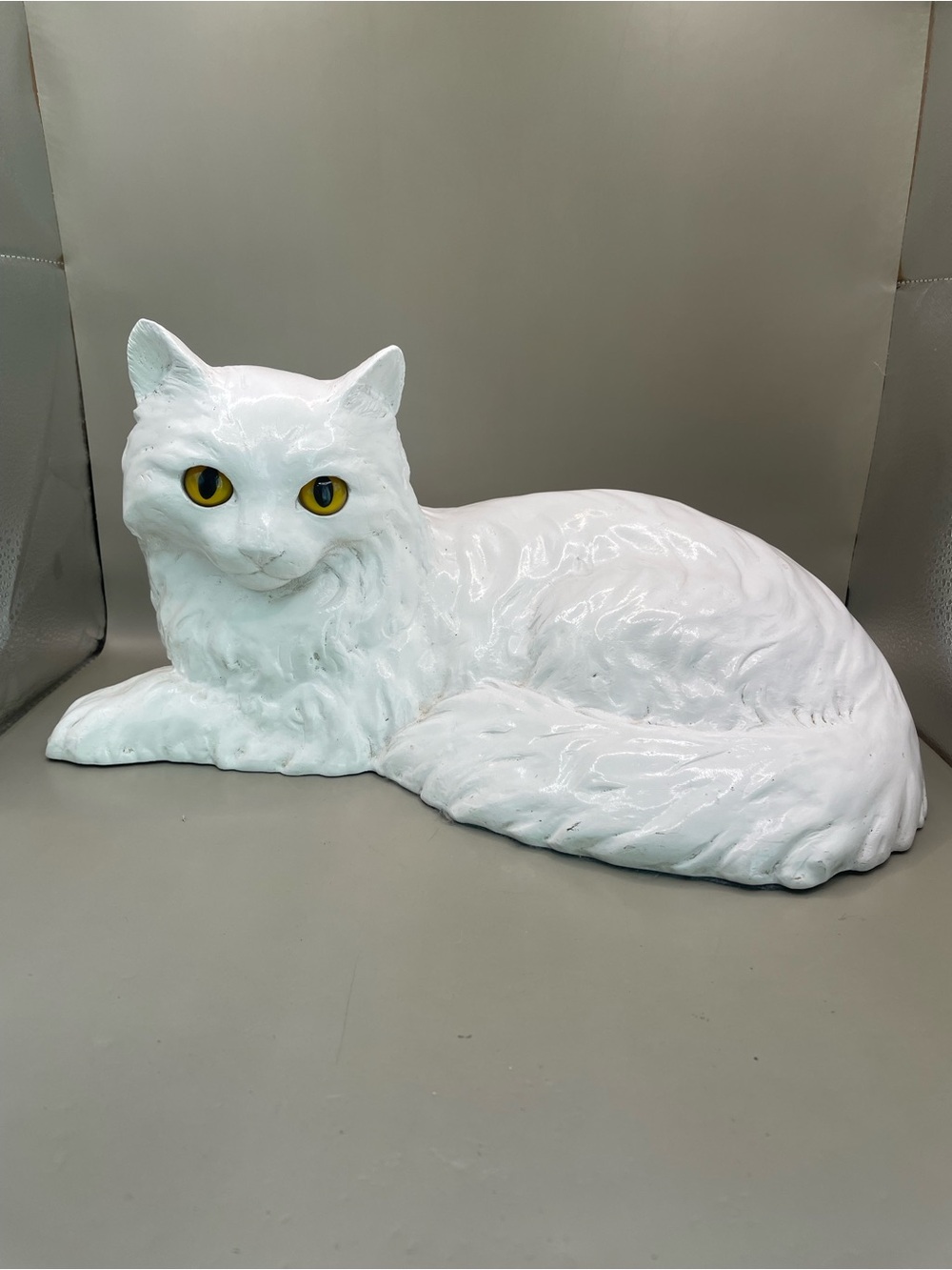 Vintage Signed Homco White Persian Cat Statue Resin Figurine Yellow Eyes 6.5x12”